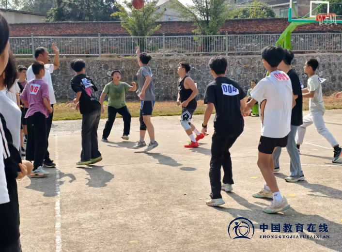 挥洒青春汗水 点燃运动激情  ——双泉初级中学九年级篮球运动会圆满落幕